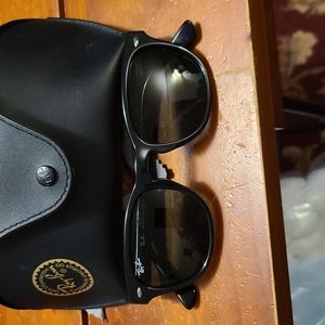 Black Ray-Ban sunglasses size 145